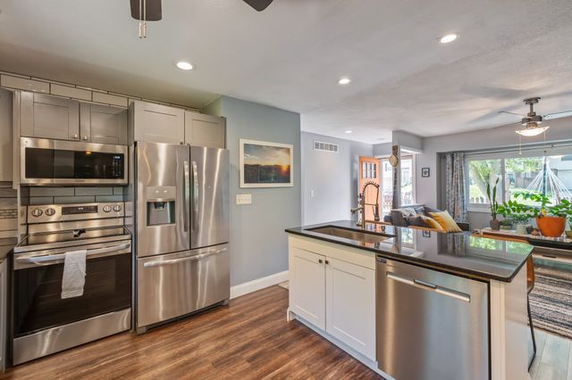 712 E Hackley Avenue, Des Moines, IA 50315