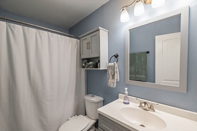 712 E Hackley Avenue, Des Moines, IA 50315