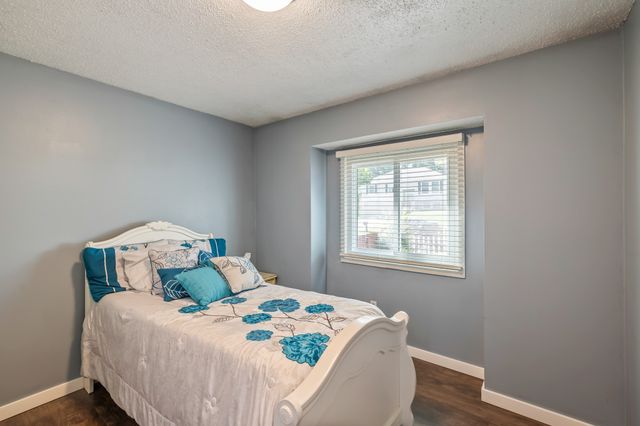 712 E Hackley Avenue, Des Moines, IA 50315