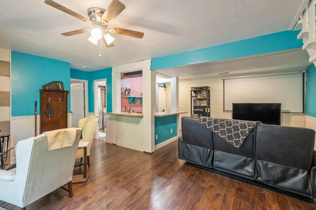 712 E Hackley Avenue, Des Moines, IA 50315