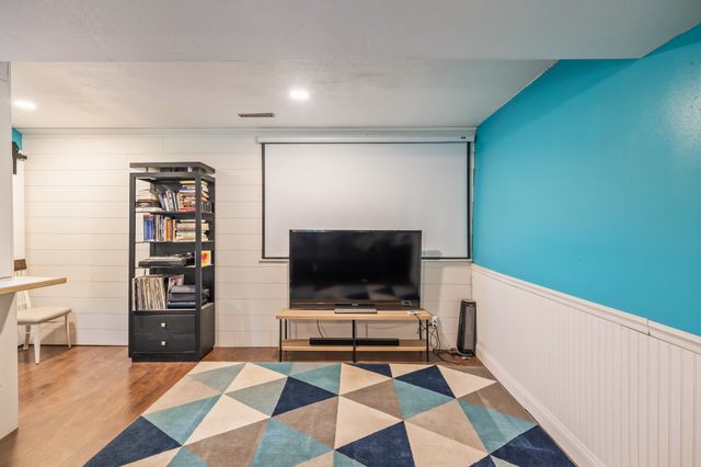 712 E Hackley Avenue, Des Moines, IA 50315