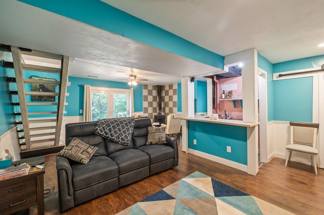 712 E Hackley Avenue, Des Moines, IA 50315