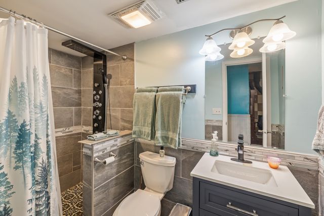 712 E Hackley Avenue, Des Moines, IA 50315