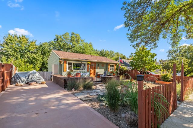 712 E Hackley Avenue, Des Moines, IA 50315