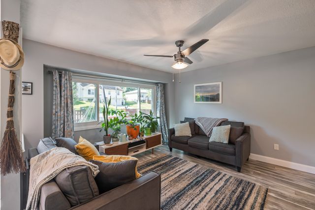 712 E Hackley Avenue, Des Moines, IA 50315