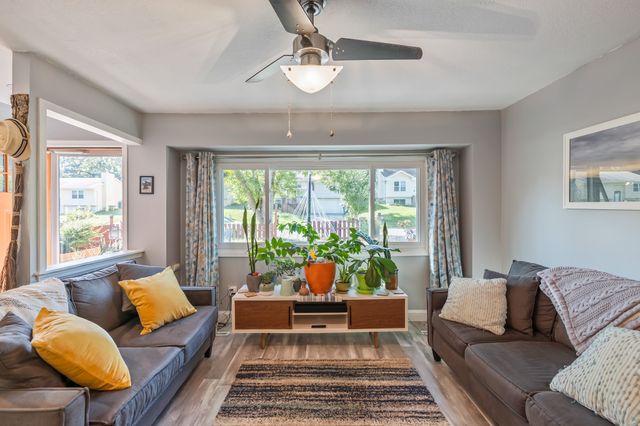 712 E Hackley Avenue, Des Moines, IA 50315