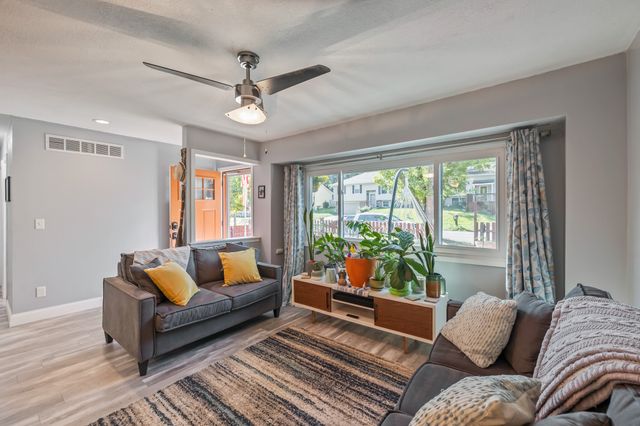 712 E Hackley Avenue, Des Moines, IA 50315