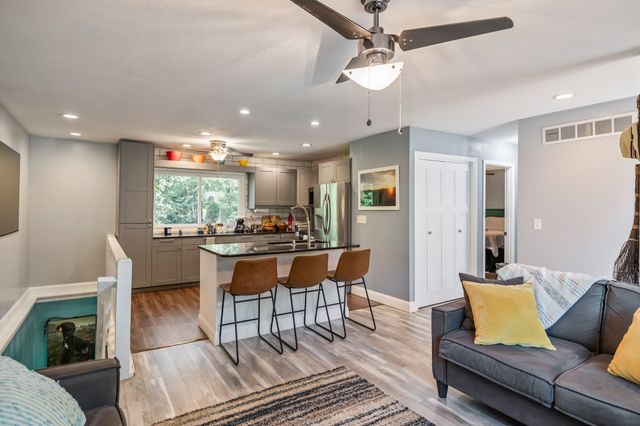 712 E Hackley Avenue, Des Moines, IA 50315