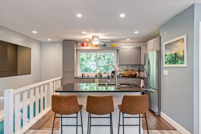 712 E Hackley Avenue, Des Moines, IA 50315