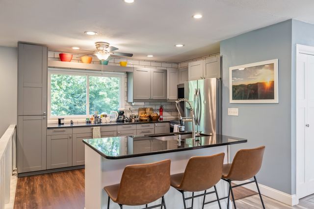 712 E Hackley Avenue, Des Moines, IA 50315