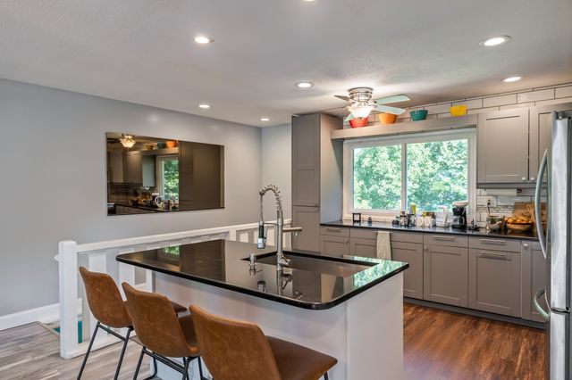 712 E Hackley Avenue, Des Moines, IA 50315