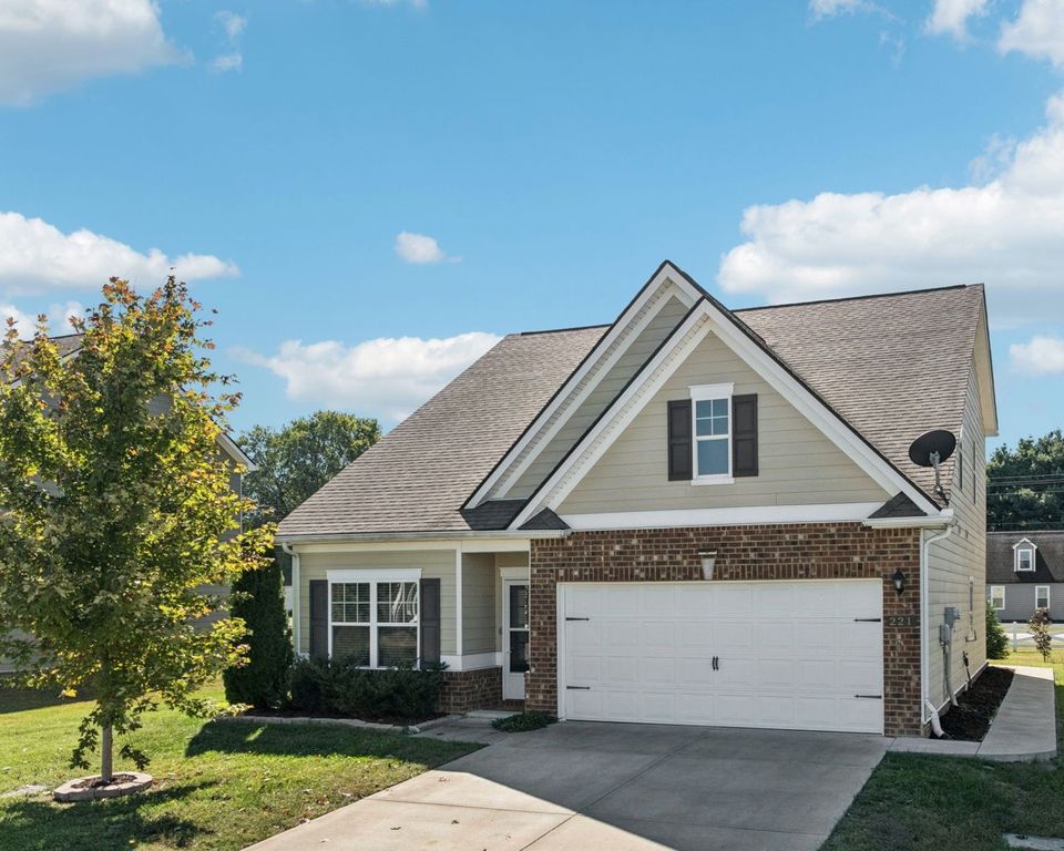 221 Snapdragon Dr, Smyrna, TN 37167