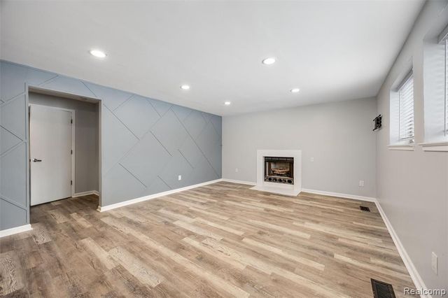 3640 Cass Elizabeth Road, Waterford, MI 48328