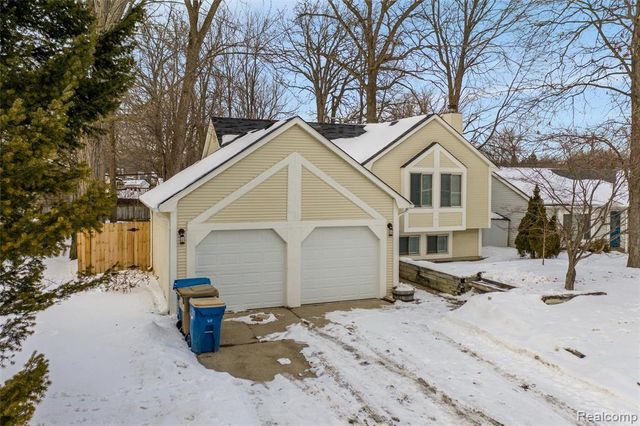 3640 Cass Elizabeth Road, Waterford, MI 48328