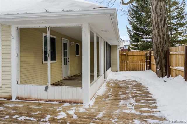 3640 Cass Elizabeth Road, Waterford, MI 48328