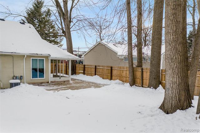 3640 Cass Elizabeth Road, Waterford, MI 48328