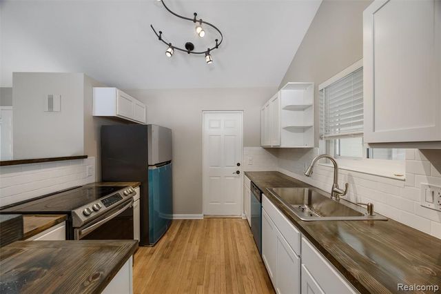 3640 Cass Elizabeth Road, Waterford, MI 48328