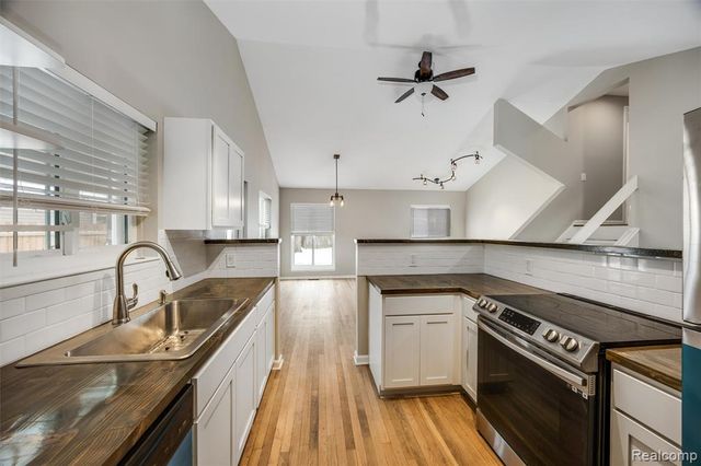 3640 Cass Elizabeth Road, Waterford, MI 48328