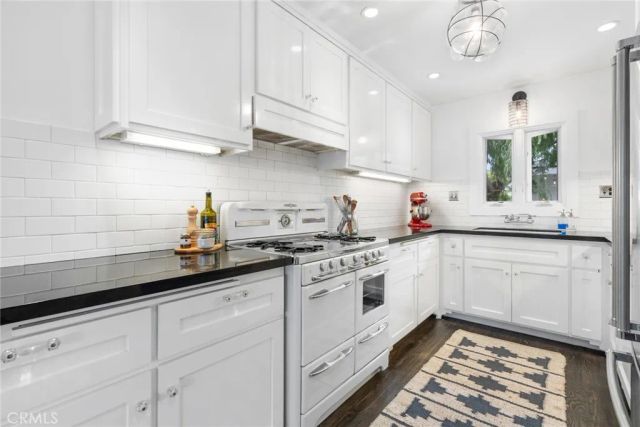 274 Magnolia Street, Costa Mesa, CA 92627