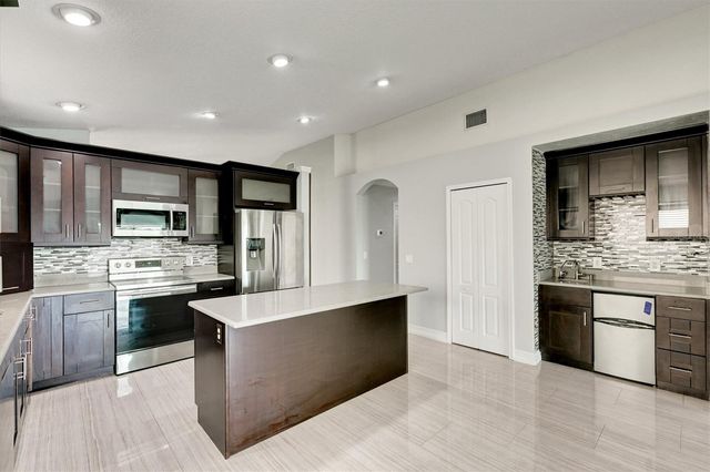 8105 TAR HOLLOW DRIVE, Gibsonton, FL 33534