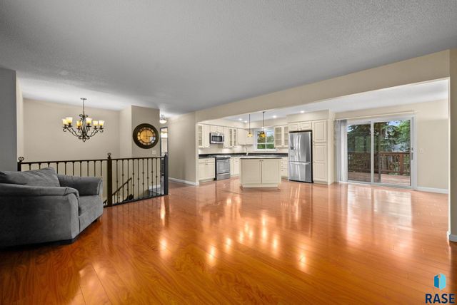 5813 W 28th St, Sioux Falls, SD 57106