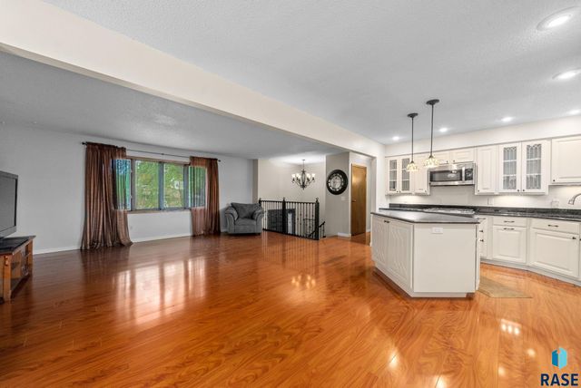 5813 W 28th St, Sioux Falls, SD 57106