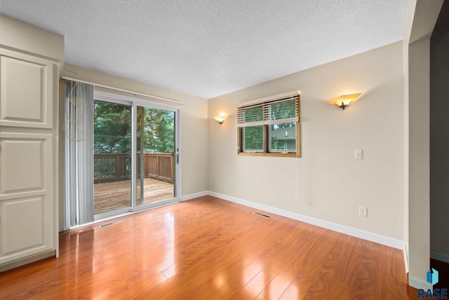 5813 W 28th St, Sioux Falls, SD 57106