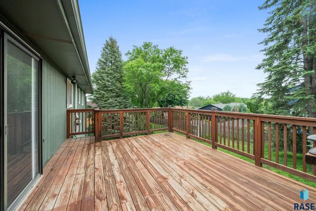 5813 W 28th St, Sioux Falls, SD 57106