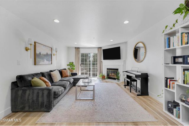 2713 Antonio Drive 210, Camarillo, CA 93010