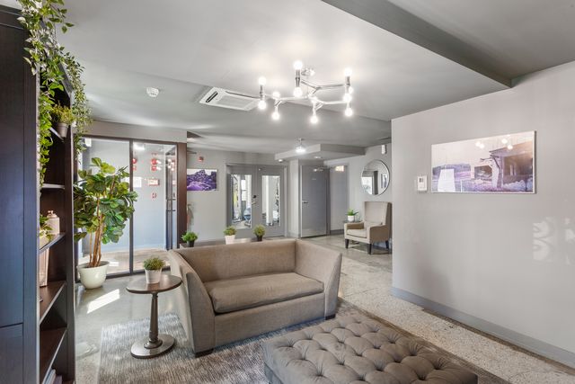 6019 N Winthrop Avenue 409, Chicago, IL 60660
