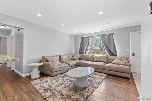 29740 Brentwood Street, Southfield, MI 48076