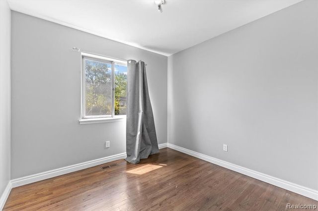 29740 Brentwood Street, Southfield, MI 48076