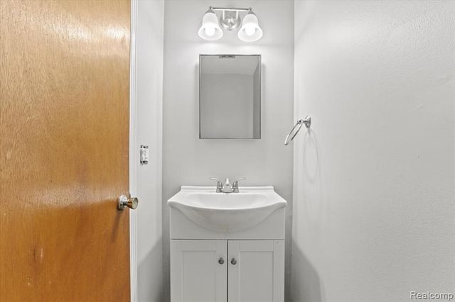 29740 Brentwood Street, Southfield, MI 48076