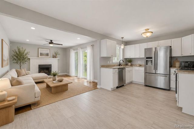 29740 Brentwood Street, Southfield, MI 48076