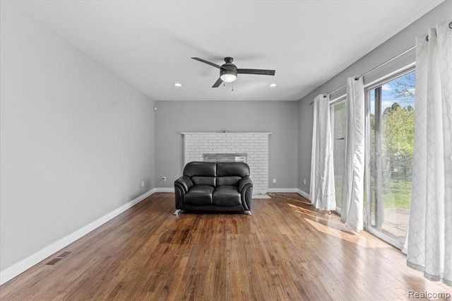 29740 Brentwood Street, Southfield, MI 48076