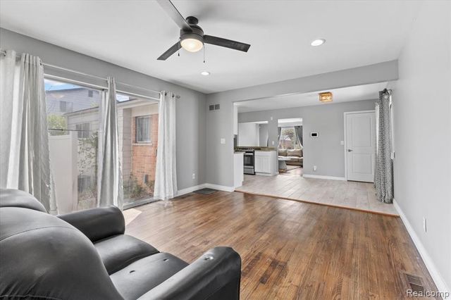 29740 Brentwood Street, Southfield, MI 48076