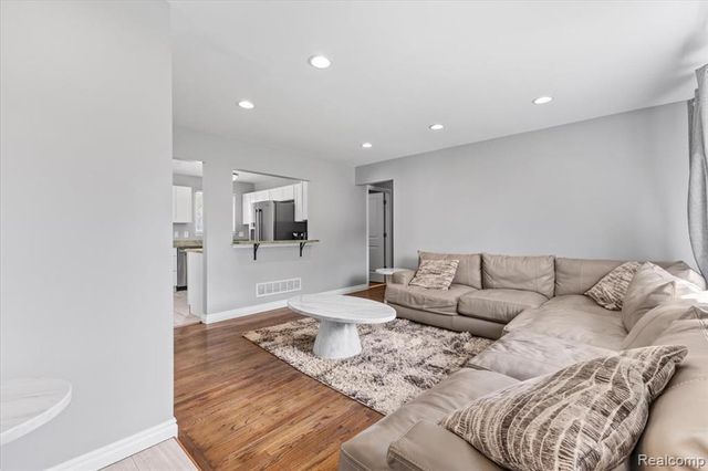 29740 Brentwood Street, Southfield, MI 48076