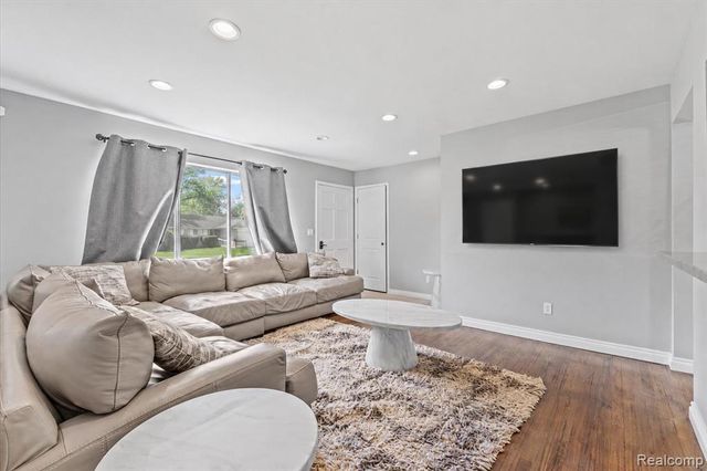 29740 Brentwood Street, Southfield, MI 48076