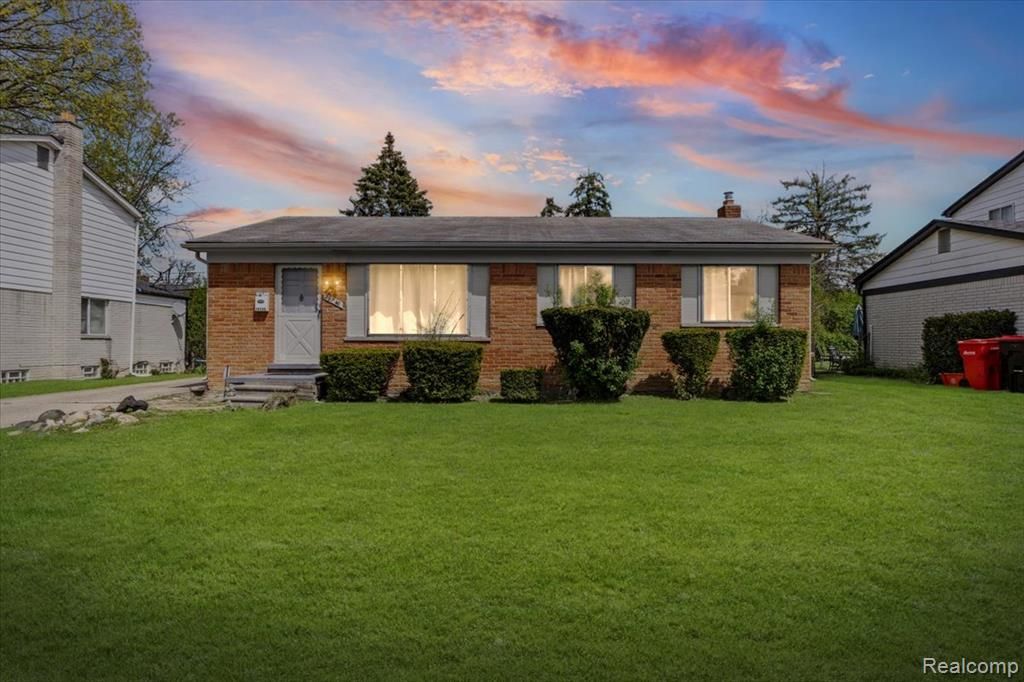 29740 Brentwood Street, Southfield, MI 48076