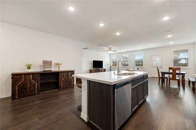1003 Sandra Ann WAY, Hutto, TX 78634