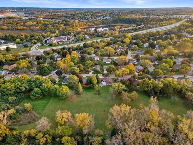 6980 Horizon DRIVE, Greendale, WI 53129