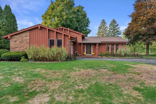 6980 Horizon DRIVE, Greendale, WI 53129