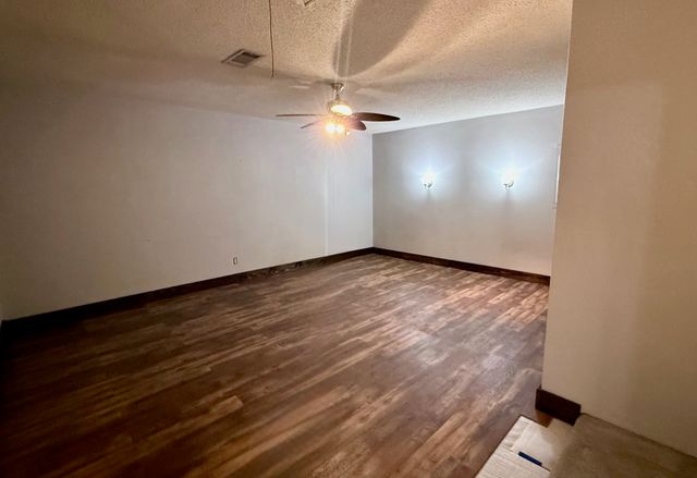 604 Bayless Drive, Euless, TX 76040