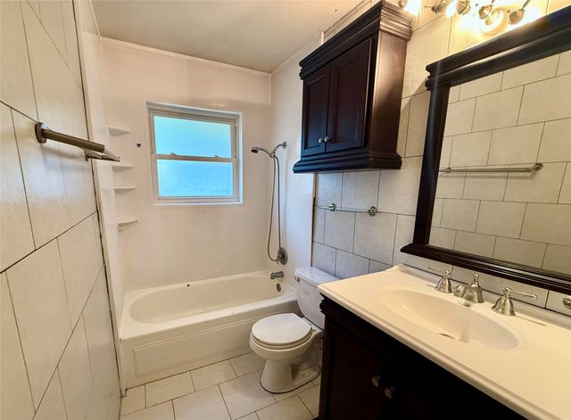 604 Bayless Drive, Euless, TX 76040