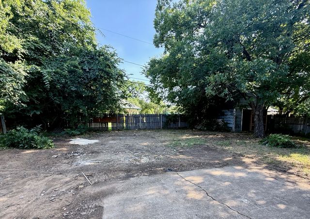 604 Bayless Drive, Euless, TX 76040