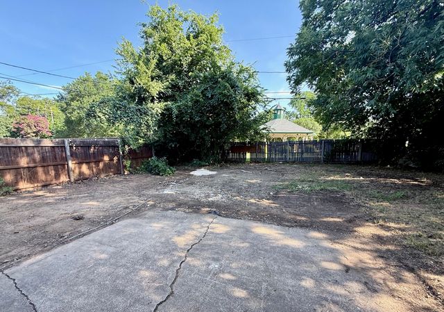 604 Bayless Drive, Euless, TX 76040