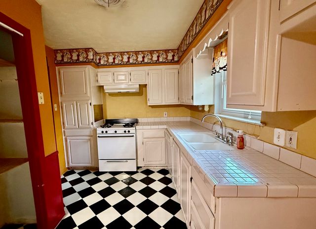 604 Bayless Drive, Euless, TX 76040
