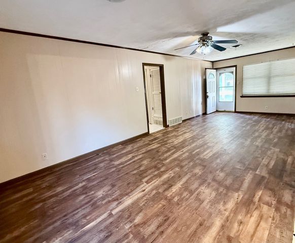 604 Bayless Drive, Euless, TX 76040