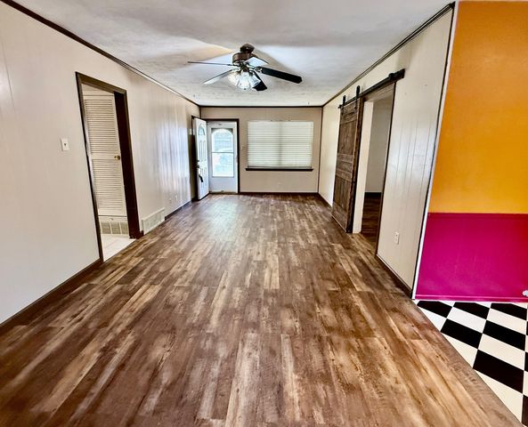 604 Bayless Drive, Euless, TX 76040