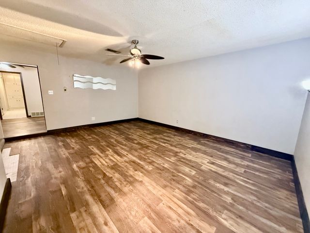604 Bayless Drive, Euless, TX 76040